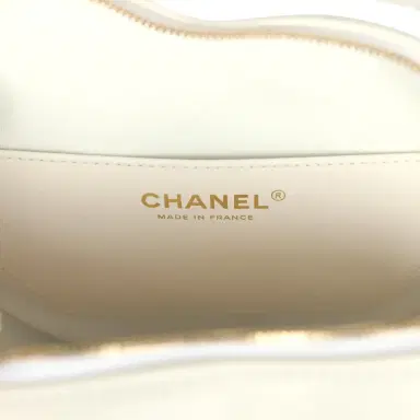 Chanel Chanel CC In Love Large Heart Bag with Chain White Lambskin Light Gold Hardware | Thumbnail 10 Chanel Chanel CC In Love Large Heart Bag with Chain White Lambskin Light Gold Hardware | Thumbnail 10