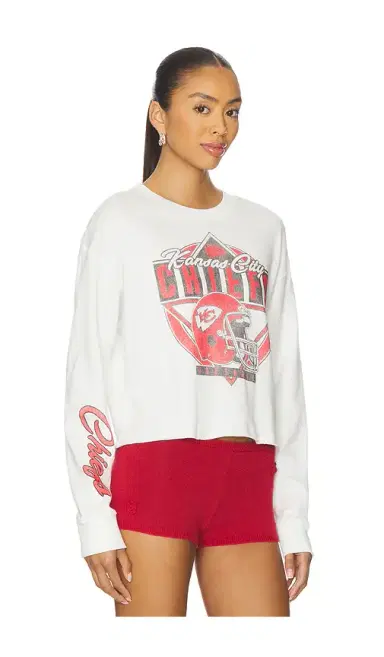 Junk Food Chiefs Helmet Crop Sweatshirt | Thumbnail 2 Junk Food Chiefs Helmet Crop Sweatshirt | Thumbnail 2
