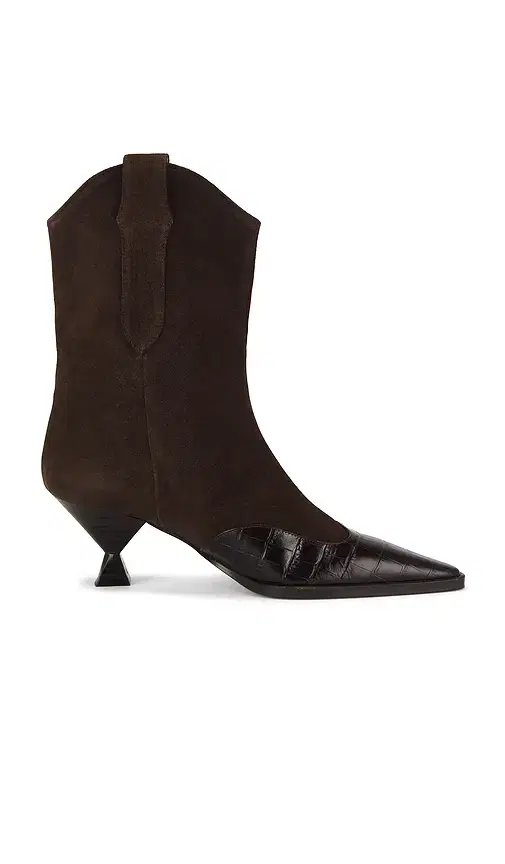 Nila Boot