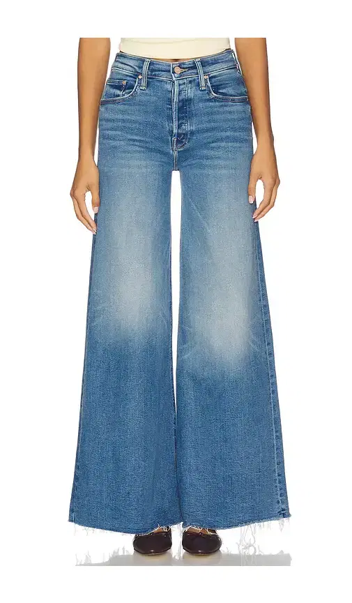 MOTHER The Tomcat Swisher Sneak Fray Jeans