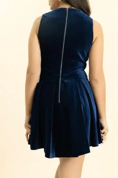 Alice + Olivia Adley Mini Dress | Thumbnail 4