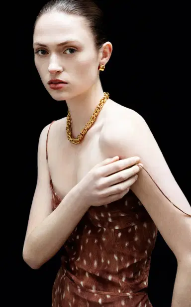 Toteme Signature Hoops Gold Plated | Thumbnail 6 Toteme Signature Hoops Gold Plated | Thumbnail 6