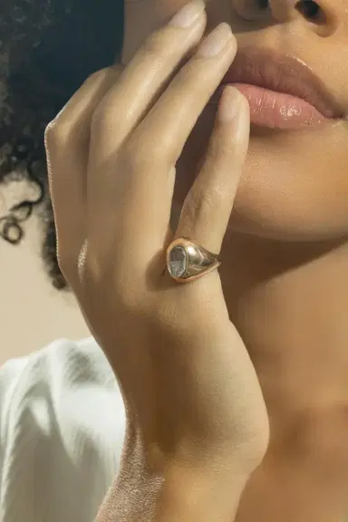 MORITZ GLIK Diamond Dedinho Signet Ring | Thumbnail 6 MORITZ GLIK Diamond Dedinho Signet Ring | Thumbnail 6