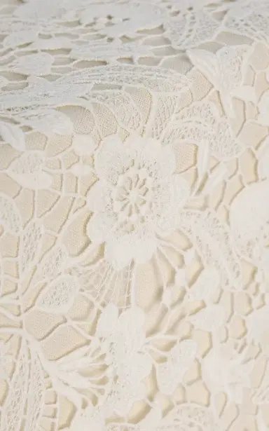 Moda Domus Lace-Detailed Cotton Table Runner | Thumbnail 2