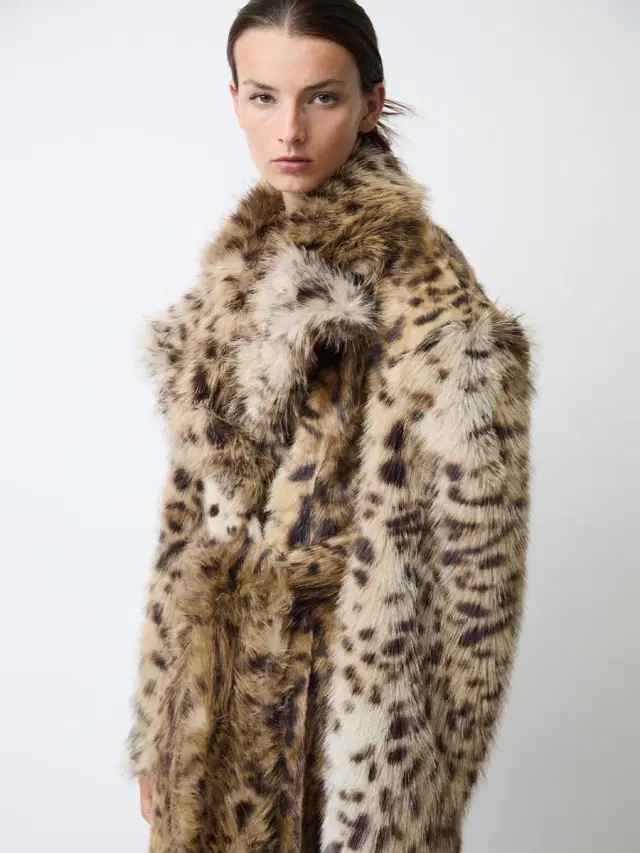 The Kassel coat in faux lynx