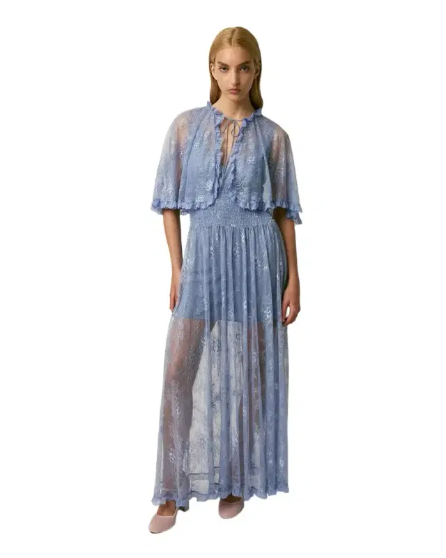 Aknvas The Tissy gown in lace