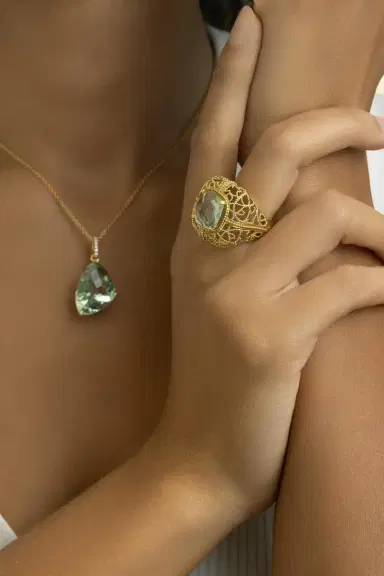 LISA NIK Green Quartz Cushion Ring | Thumbnail 2