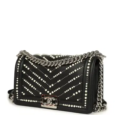 Chanel Chanel Medium Boy Bag Black Pearl Chevron Calfskin Silver Hardware | Thumbnail 5 Chanel Chanel Medium Boy Bag Black Pearl Chevron Calfskin Silver Hardware | Thumbnail 5