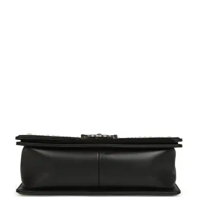 Chanel Chanel Medium Boy Bag Black Pearl Chevron Calfskin Silver Hardware | Thumbnail 6 Chanel Chanel Medium Boy Bag Black Pearl Chevron Calfskin Silver Hardware | Thumbnail 6