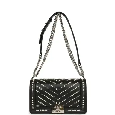 Chanel Chanel Medium Boy Bag Black Pearl Chevron Calfskin Silver Hardware | Thumbnail 7 Chanel Chanel Medium Boy Bag Black Pearl Chevron Calfskin Silver Hardware | Thumbnail 7