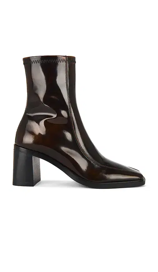 Dusty Boot
