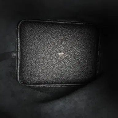 HERMÈS Hermes Picotin Lock 22 Black Clemence Gold Hardware | Thumbnail 6 HERMÈS Hermes Picotin Lock 22 Black Clemence Gold Hardware | Thumbnail 6