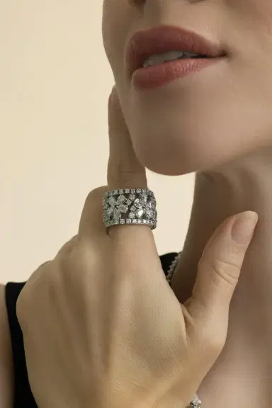 Zydo Diamond Wide Flower Ring | Thumbnail 3