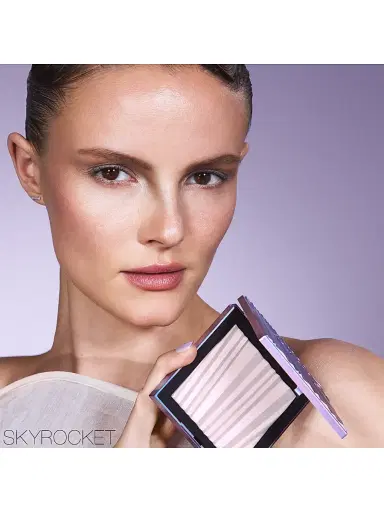 NARS Aura Illuminating Face & Body Powder - Sky Rocket | Thumbnail 3 NARS Aura Illuminating Face & Body Powder - Sky Rocket | Thumbnail 3