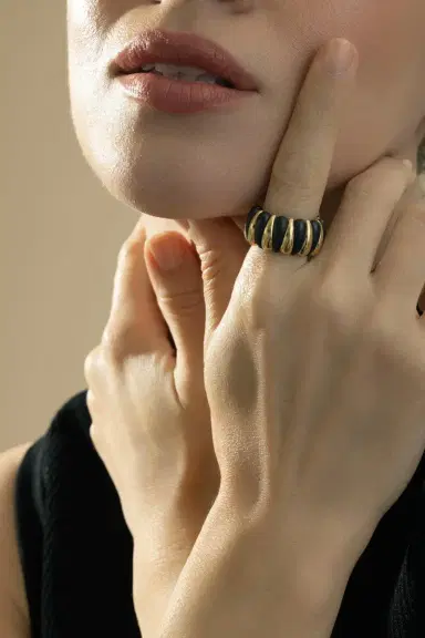 ROBERTO DEMEGLIO Alternating Matte Black Ceramic Artiglio Stretch Ring | Thumbnail 4