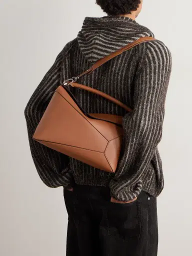 Loewe Puzzle Edge Large Logo-Debossed Leather Messenger Bag - Men | Thumbnail 5 Loewe Puzzle Edge Large Logo-Debossed Leather Messenger Bag - Men | Thumbnail 5