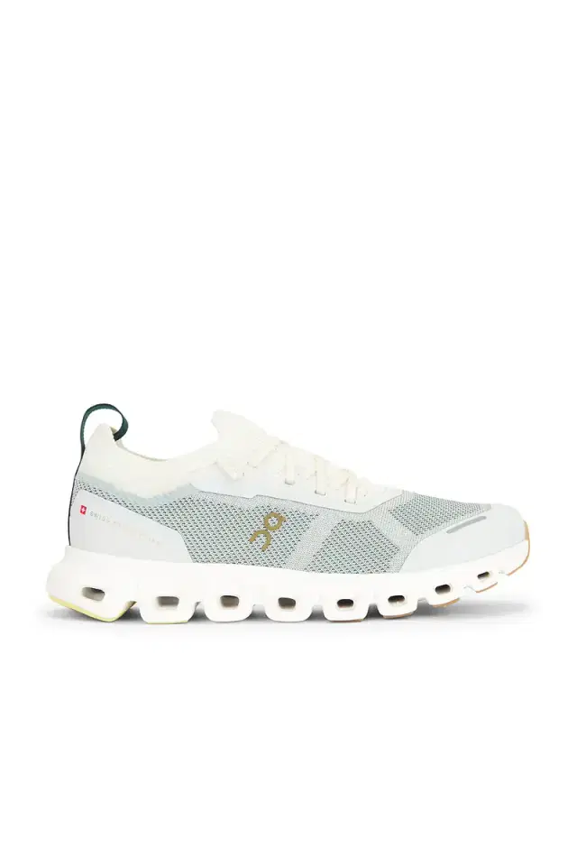 On Cloud 6 Versa Sneaker
