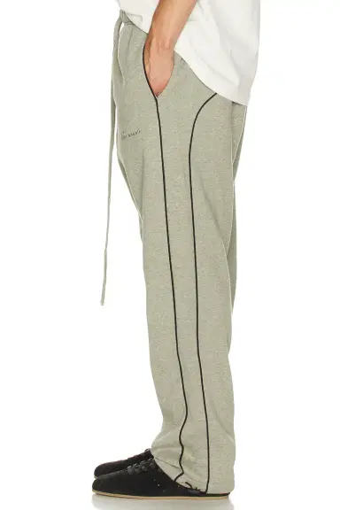 Fear of God ESSENTIALS Relaxed Fleece Sweatpant With Piping | Thumbnail 2