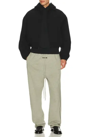 Fear of God ESSENTIALS Relaxed Fleece Sweatpant With Piping | Thumbnail 3