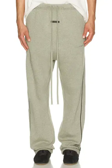 Fear of God ESSENTIALS Relaxed Fleece Sweatpant With Piping | Thumbnail 1