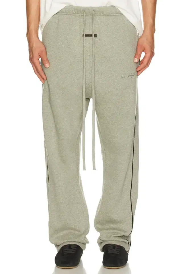 Relaxed Fleece Sweatpant With Piping