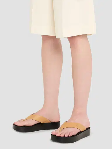 Tory Burch Women's Logo-Medallion Leather Platform Flip-Flops - Tan - Size 8 | Thumbnail 3
