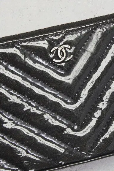 Chanel Chanel Patent So Black Double Zip Clutch | Thumbnail 5 Chanel Chanel Patent So Black Double Zip Clutch | Thumbnail 5