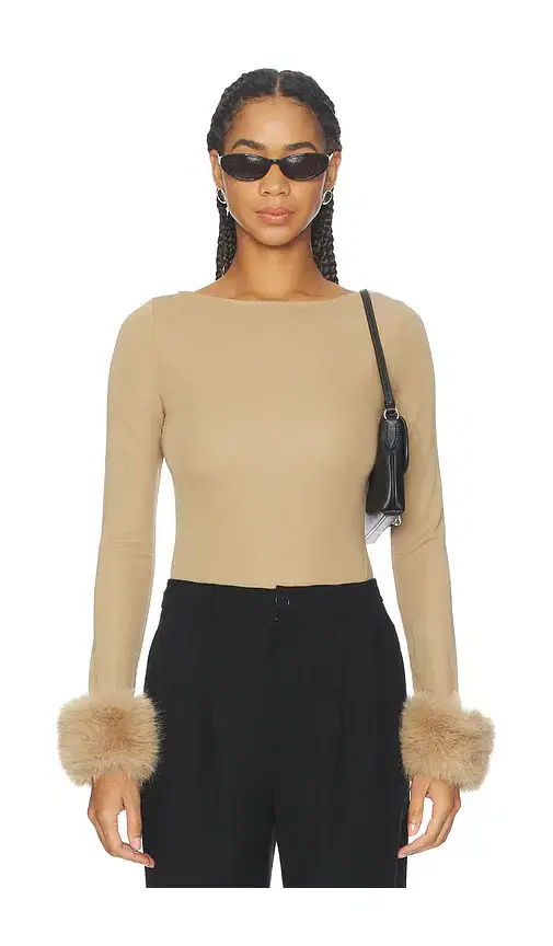 L'Academie Dinara Top