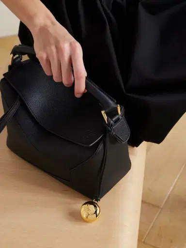 Loewe Anagram Pebble Gold-tone And Leather Bag Charm | Thumbnail 2