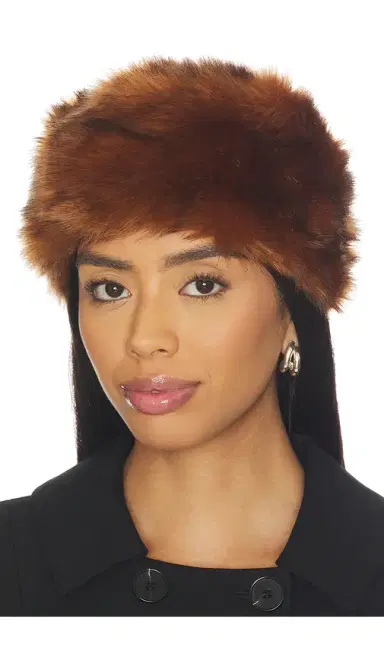 Unreal Fur Natasha Hat | Thumbnail 1
