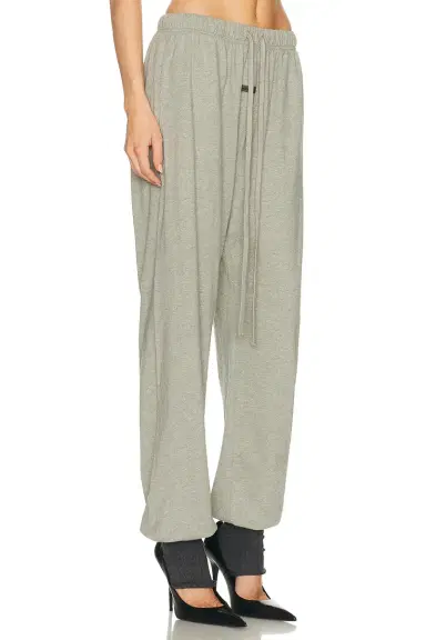 Fear of God Essentials Classic Sweatpant | Thumbnail 2 Fear of God Essentials Classic Sweatpant | Thumbnail 2
