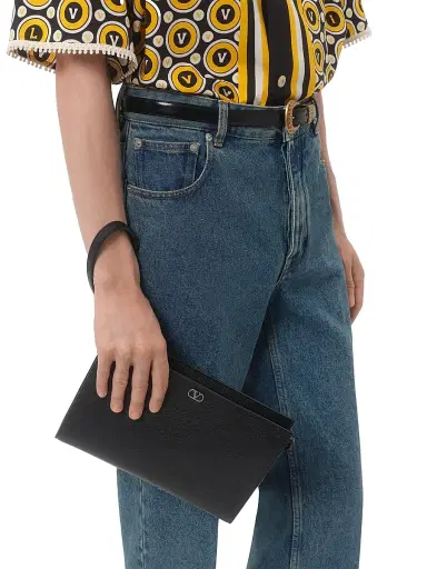 Valentino Garavani Men's VLogo Signature Grainy Calfskin Pouch - Black | Thumbnail 3
