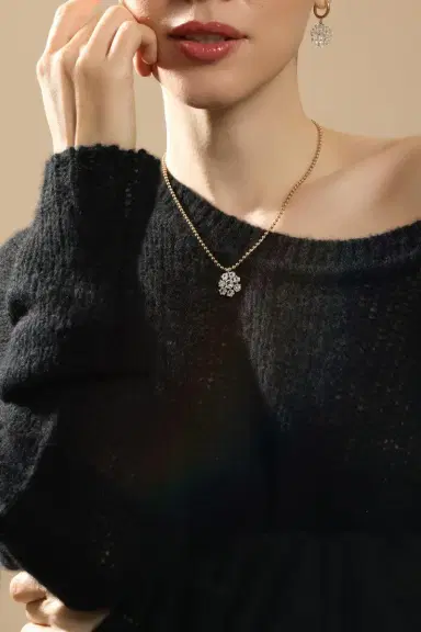SUTRA Diamond Frost Flake Pendant Necklace | Thumbnail 2