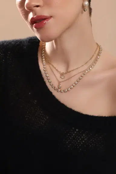 SUTRA Diamond Pendant Necklace | Thumbnail 2 SUTRA Diamond Pendant Necklace | Thumbnail 2