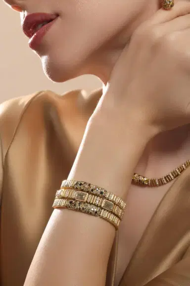 SUTRA Three Diamond Bracelet | Thumbnail 3 SUTRA Three Diamond Bracelet | Thumbnail 3