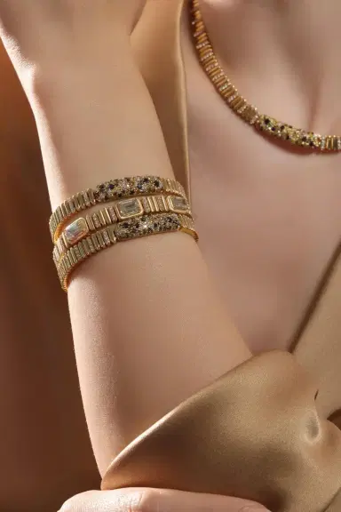SUTRA Three Diamond Bracelet | Thumbnail 4 SUTRA Three Diamond Bracelet | Thumbnail 4