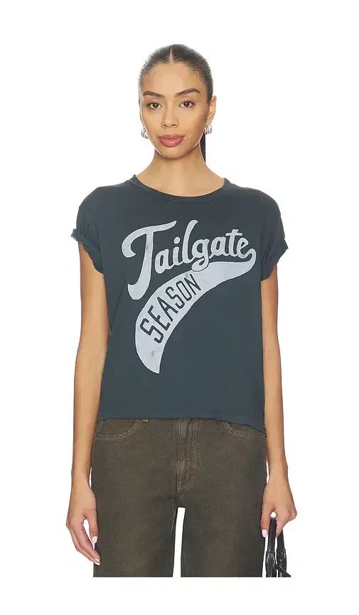 DAYDREAMER Tailgate Season Solo Tee