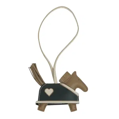 HERMÈS Hermes Rodeo Robeo Coeur Charm PM Beige Marfa, Craie, Vert Mangrove Milo Lambskin | Thumbnail 2