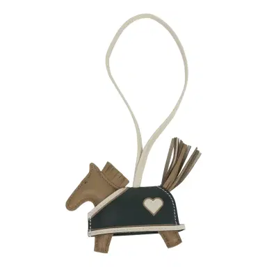 HERMÈS Hermes Rodeo Robeo Coeur Charm PM Beige Marfa, Craie, Vert Mangrove Milo Lambskin | Thumbnail 1
