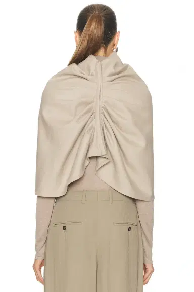 Karen Arcanjo Hima Cape | Thumbnail 3