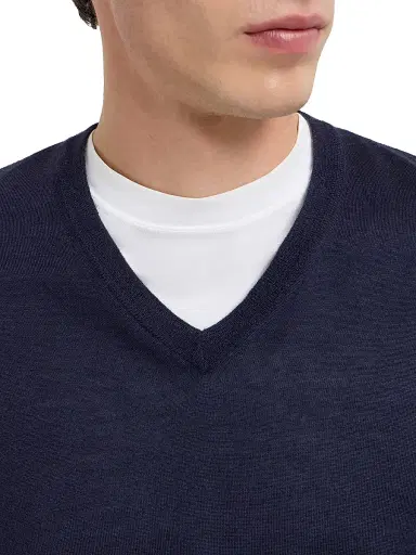 Brunello Cucinelli Men's Cashmere and Silk Lightweight Sweater - Navy Blue | Thumbnail 4