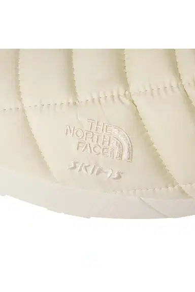 The North Face x SKIMS Thermoball Traction V Mule | Thumbnail 4 The North Face x SKIMS Thermoball Traction V Mule | Thumbnail 4