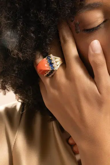DAVID WEBB Coral Sapphire Sugarloaf Ring | Thumbnail 2