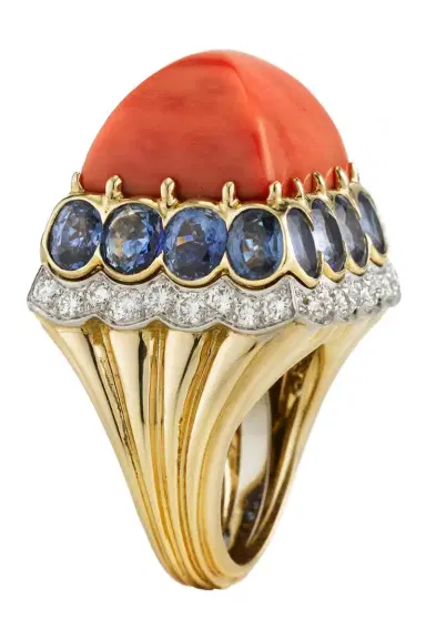 DAVID WEBB Coral Sapphire Sugarloaf Ring | Thumbnail 1