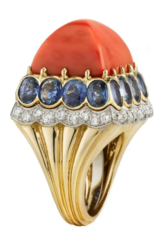 DAVID WEBB Coral Sapphire Sugarloaf Ring