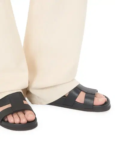 Valentino Garavani Men's Studshield Slide Sandals in Calfskin - Black - Size 7.5 | Thumbnail 6