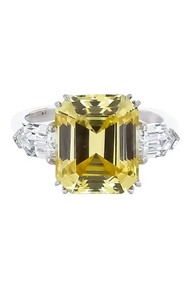 FANTASIA by DESERIO Canary Green Bullet Ring