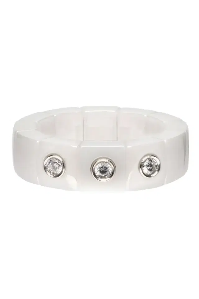 Three Diamond White Scacco Stretch Ring