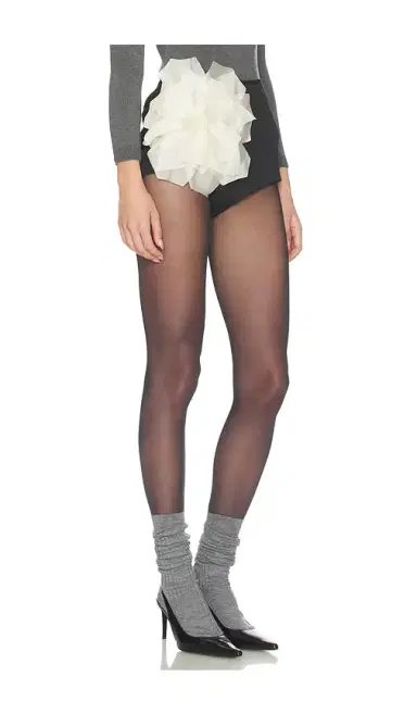 Milkwhite Short With Flower | Thumbnail 2