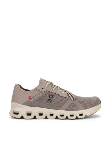 ON Cloud X 4 Ad | Thumbnail 3 ON Cloud X 4 Ad | Thumbnail 3
